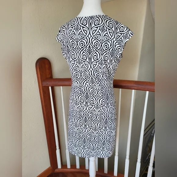 Title Nine size Medium black & white patterned cap sleeve dress - Picture 2 of 6